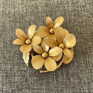 Vintage Signed WEISS Multi-Flower  Gold Tone 2.5” Brooch Pin